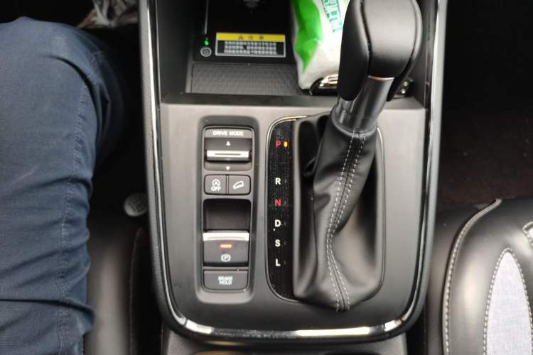 Used Honda CR-V 2024 240TURBO Two-Wheel-Drive FENGSHANG Edition 5 Seats Gear Lever