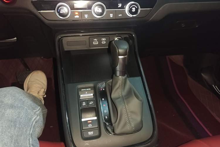 Used Honda CR-V 2024 240TURBO Two-Wheel-Drive Active Version 5 Seats Gear Lever
