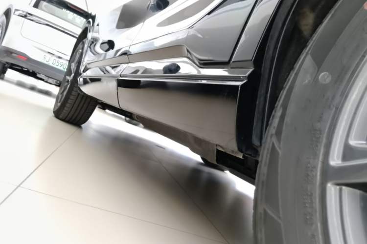 Used Honda CR-V 2024 2.0L eHEV Two-Wheel Drive Smart Edition Left Side Sill
