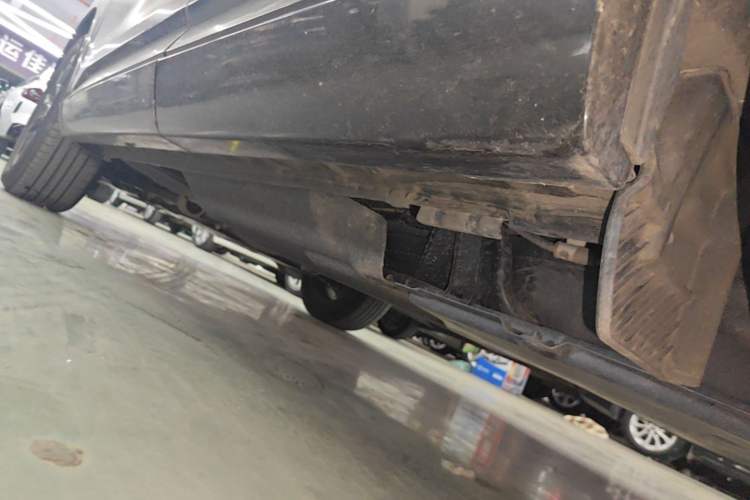 Used Honda CR-V 2024 2.0L eHEV Two-Wheel Drive Smart Edition Left Side Sill