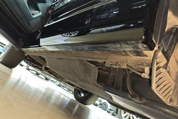 Used Honda CR-V 2024 2.0L eHEV Two-Wheel Drive Smart Edition Left Side Sill