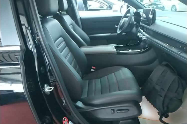 Used Honda CR-V 2024 2.0L eHEV Two-Wheel Drive Smart Edition Right Front Seat