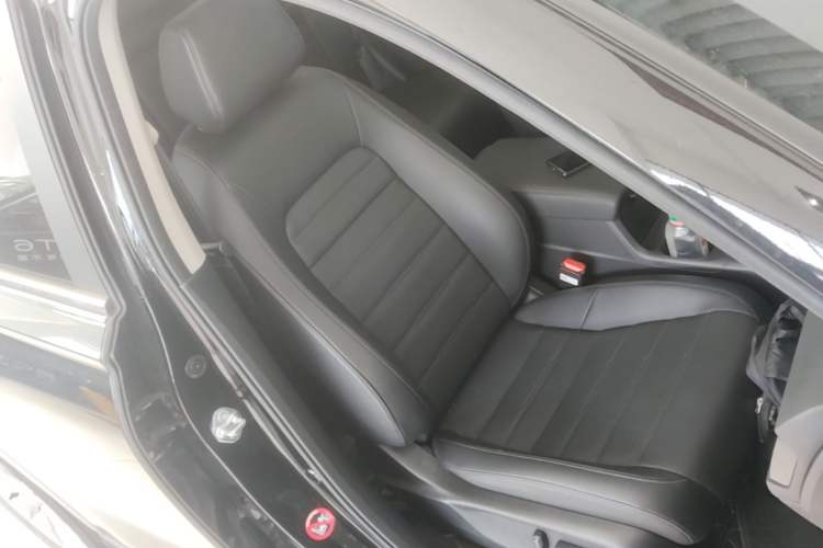Used Honda CR-V 2024 240TURBO All-Wheel Drive Deluxe Edition 5 Seats Right Front Seat