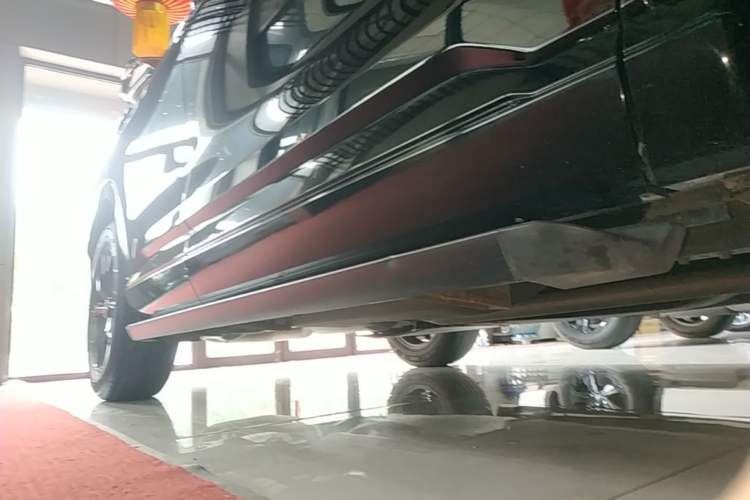 Used Honda CR-V 2024 2.0L eHEV Two-Wheel Drive Smart Edition Right Side Sill