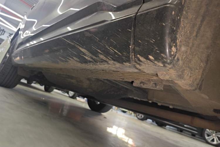 Used Honda CR-V 2024 2.0L eHEV Two-Wheel Drive Smart Edition Right Side Sill