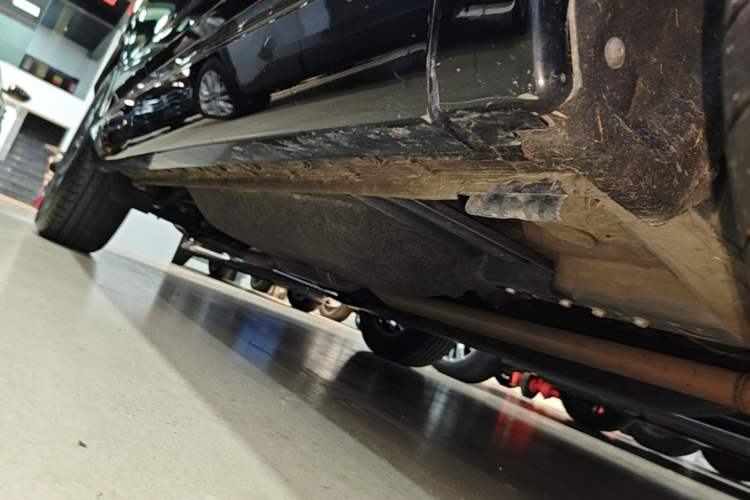 Used Honda CR-V 2024 2.0L eHEV Two-Wheel Drive Smart Edition Right Side Sill