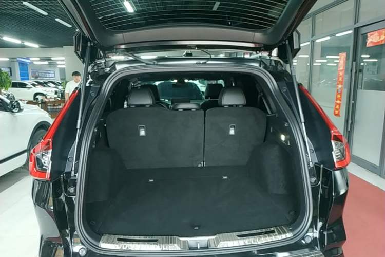 Used Honda CR-V 2024 2.0L eHEV Two-Wheel Drive Smart Edition Trunk
