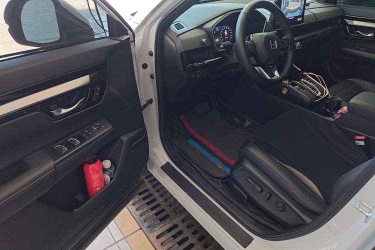 Used Honda CR-V 2024 2.0L eHEV Two-Wheel Drive Smart Edition Driver Seat