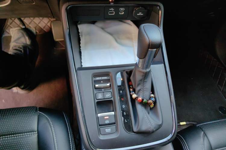 Used Honda CR-V 2024 240TURBO Two-Wheel-Drive Active Version 5 Seats Gear Lever