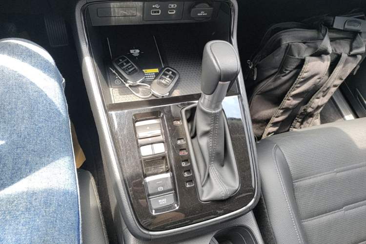 Used Honda CR-V 2024 240TURBO Two-Wheel-Drive FENGSHANG Edition 5 Seats Gear Lever