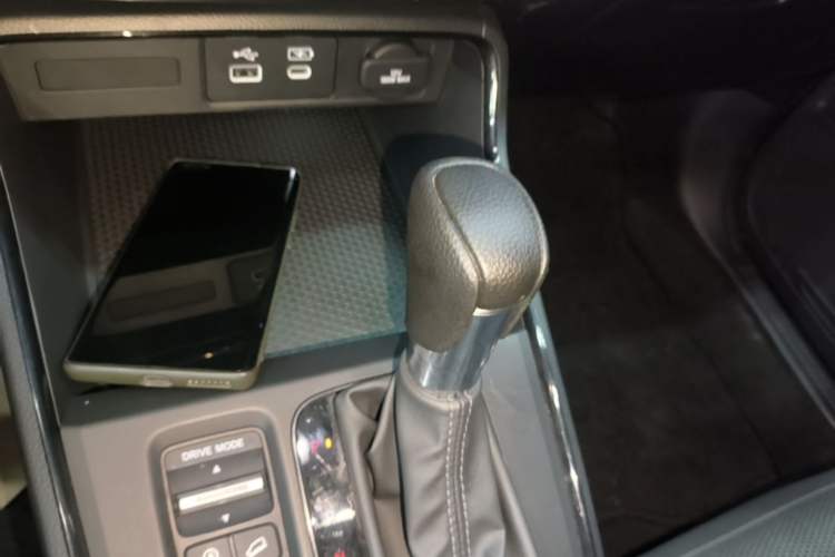 Used Honda CR-V 2024 240TURBO Two-Wheel-Drive Active Version 5 Seats Gear Lever