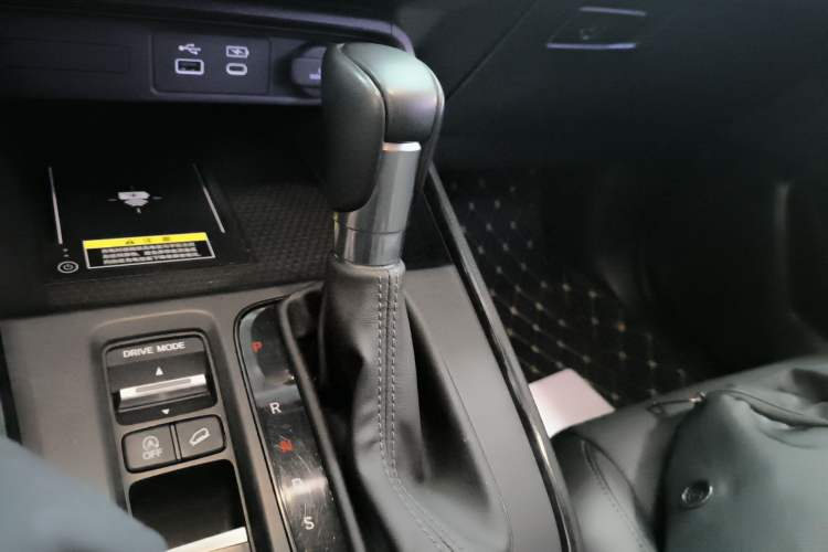 Used Honda CR-V 2024 240TURBO Two-Wheel-Drive FENGSHANG Edition 5 Seats Gear Lever