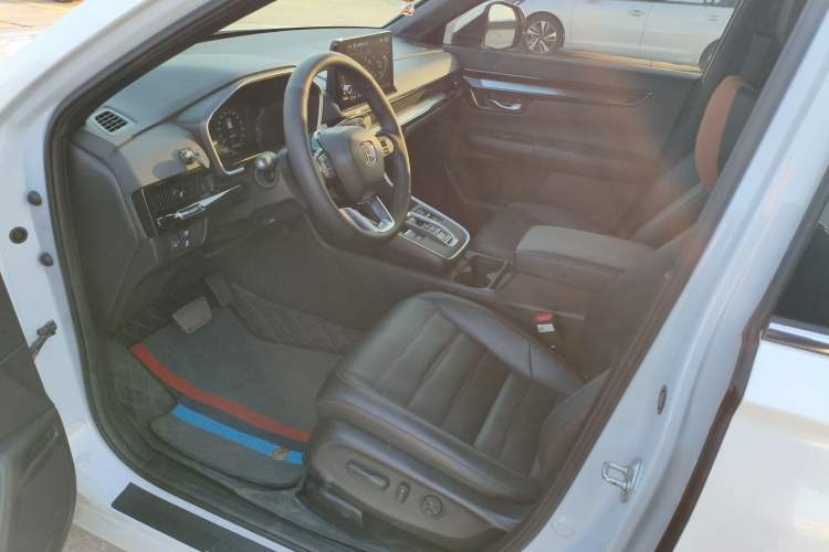 Used Honda CR-V 2024 2.0L eHEV Two-Wheel Drive Smart Edition Interior 2