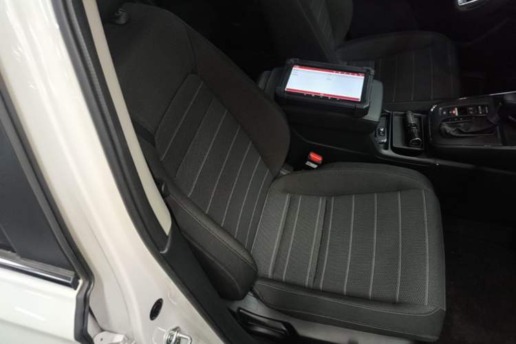 Used Honda CR-V 2024 240TURBO Two-Wheel-Drive Active Version 5 Seats Right Front Seat