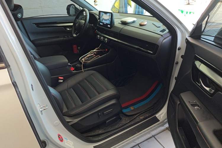 Used Honda CR-V 2024 2.0L eHEV Two-Wheel Drive Smart Edition Right Front Seat