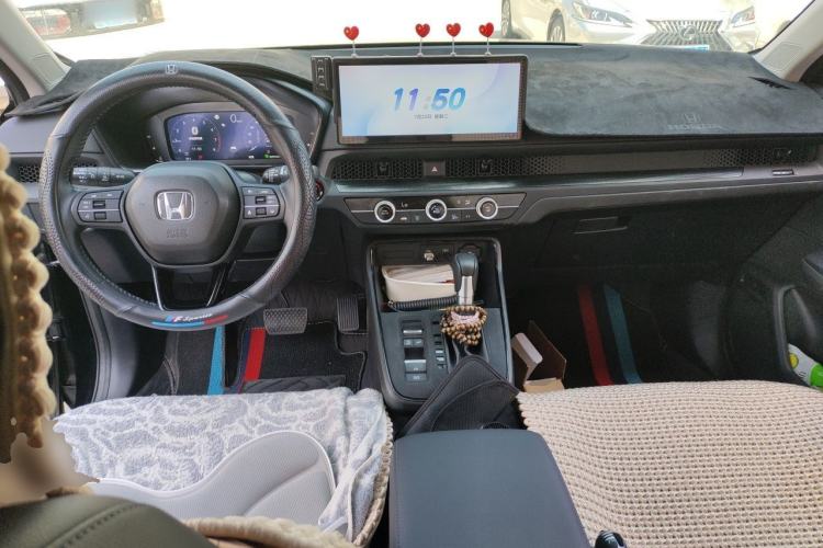 Used Honda CR-V 2026 Global 30th Anniversary Model 240TURBO Two-Wheel-Drive Fashion 5-Seater Edition Center Console