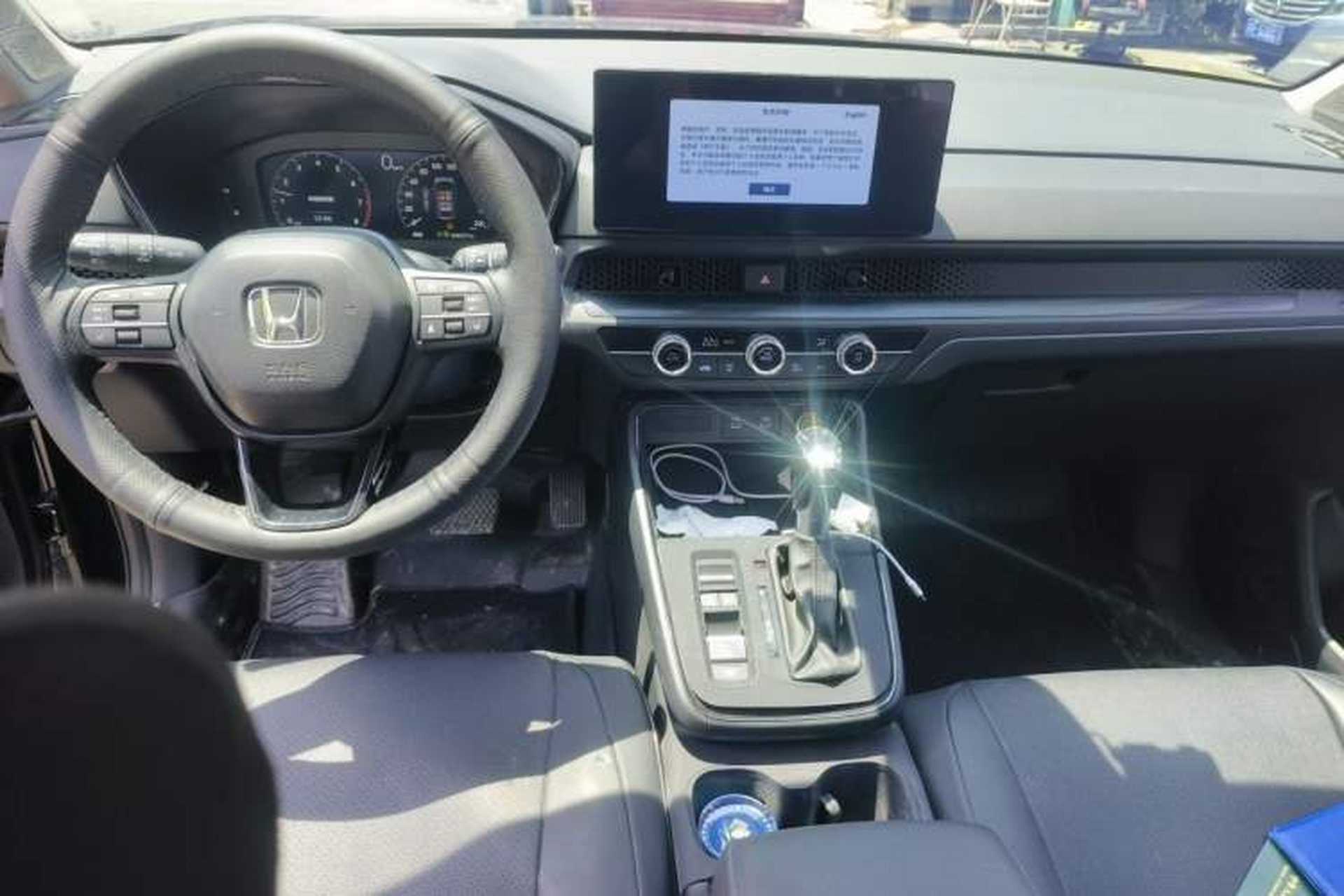 Used Honda CR-V 2026 Global 30th Anniversary Model 240TURBO Two-Wheel-Drive Fashion 5-Seater Edition Center Console