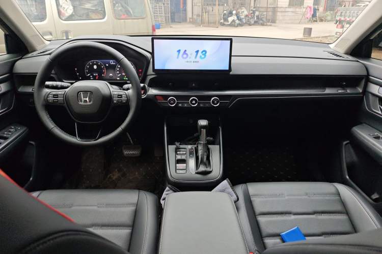 Used Honda CR-V 2026 Global 30th Anniversary Model 240TURBO Two-Wheel-Drive Fashion 5-Seater Edition Center Console