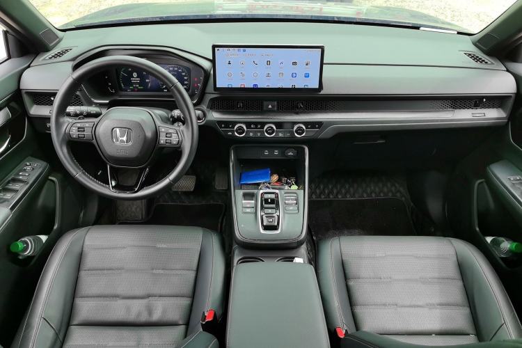 Used Honda CR-V 2026 Model—Global 30-Year Glory Edition 2.0L e:HEV Two-Wheel-Drive Smart Comfort Version Center Console