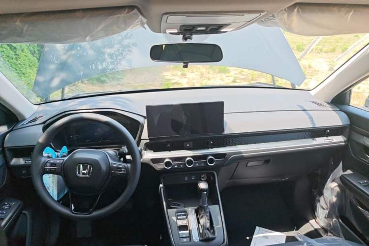 Used Honda CR-V 2026 Model—Global 30-Year Glory Edition 240TURBO Two-Wheel-Drive Dynamic Version Center Console