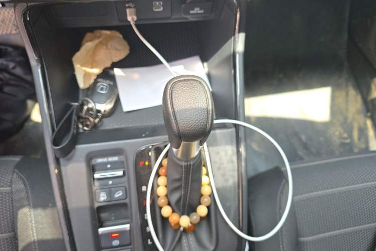 Used Honda CR-V 2026 Model—Global 30-Year Glory Edition 240TURBO Two-Wheel-Drive Dynamic Version Gear Lever