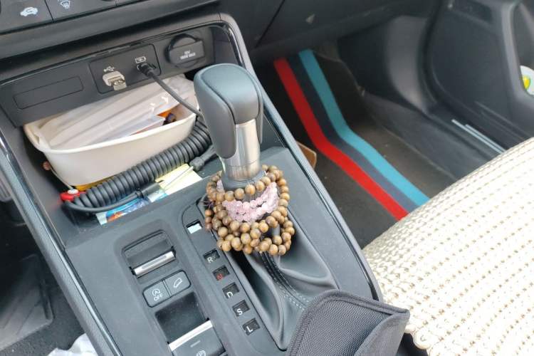 Used Honda CR-V 2026 Global 30th Anniversary Model 240TURBO Two-Wheel-Drive Fashion 5-Seater Edition Gear Lever