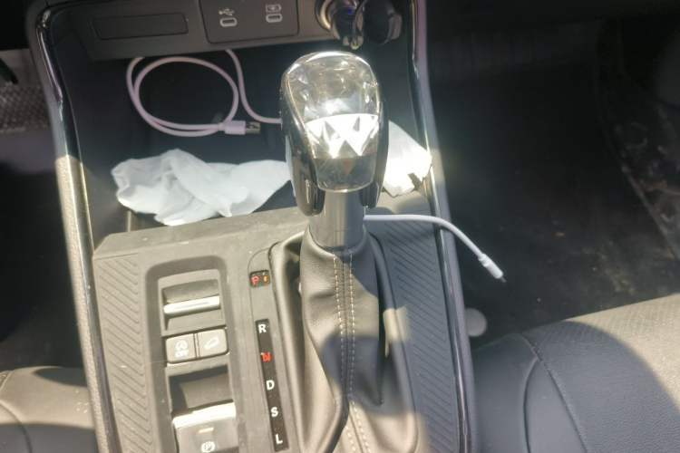 Used Honda CR-V 2026 Global 30th Anniversary Model 240TURBO Two-Wheel-Drive Fashion 5-Seater Edition Gear Lever