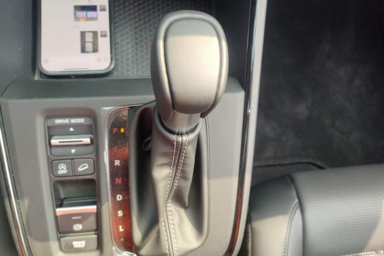 Used Honda CR-V 2026 Global 30th Anniversary Model 240TURBO Two-Wheel-Drive Fashion 5-Seater Edition Gear Lever