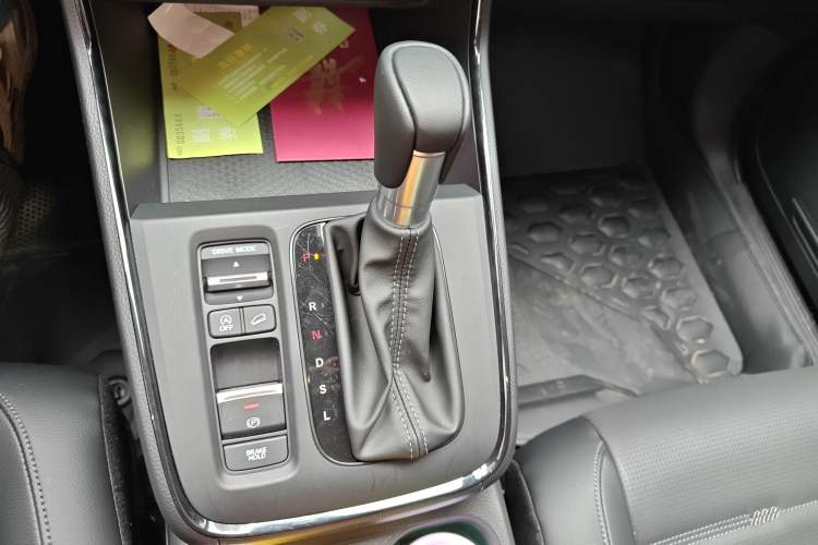 Used Honda CR-V 2026 Global 30th Anniversary Model 240TURBO Two-Wheel-Drive Fashion 5-Seater Edition Gear Lever
