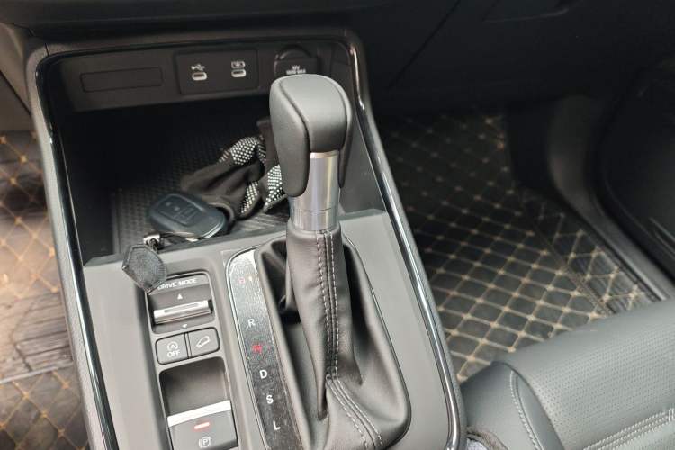 Used Honda CR-V 2026 Global 30th Anniversary Model 240TURBO Two-Wheel-Drive Fashion 5-Seater Edition Gear Lever