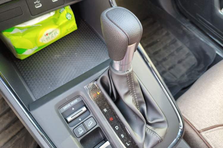 Used Honda CR-V 2026 Model—Global 30-Year Glory Edition 240TURBO Two-Wheel-Drive Dynamic Version Gear Lever