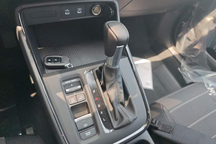 Used Honda CR-V 2026 Model—Global 30-Year Glory Edition 240TURBO Two-Wheel-Drive Dynamic Version Gear Lever