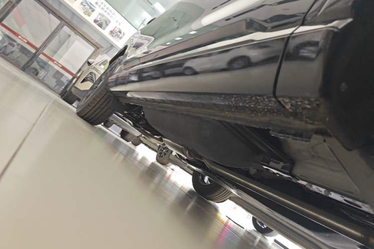 Used Honda CR-V 2026 Model—Global 30-Year Glory Edition 2.0L e:HEV Two-Wheel-Drive Smart Comfort Version Right Side Sill