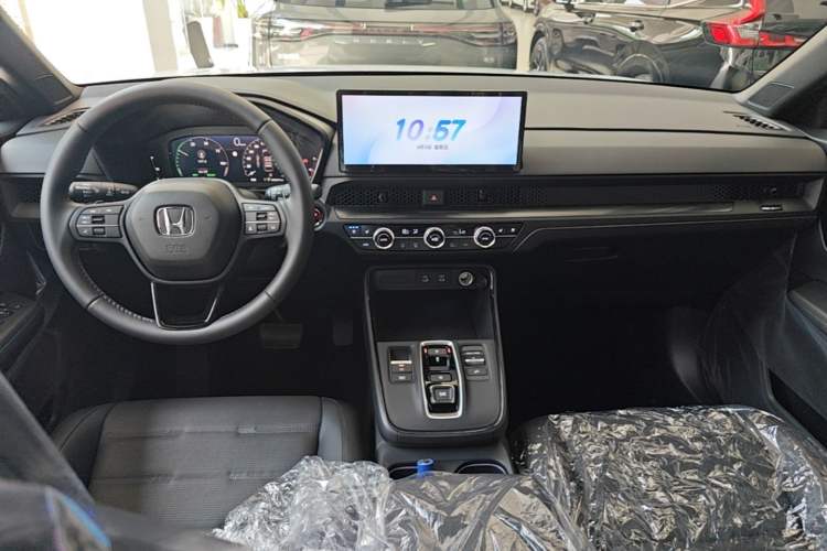 Used Honda CR-V 2026 Model—Global 30-Year Glory Edition 2.0L e:HEV Two-Wheel-Drive Smart Comfort Version Center Console