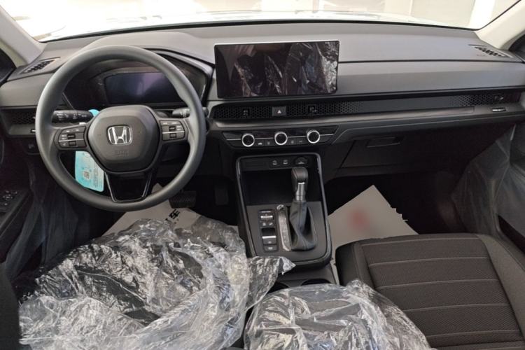 Used Honda CR-V 2026 Model—Global 30-Year Glory Edition 240TURBO Two-Wheel-Drive Dynamic Version Center Console