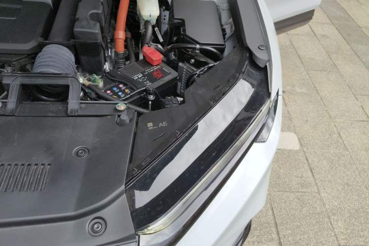 Used Honda CR-V 2026 Model—Global 30-Year Glory Edition 2.0L e:HEV Two-Wheel-Drive Smart Enjoyment Version Engine Bay Left