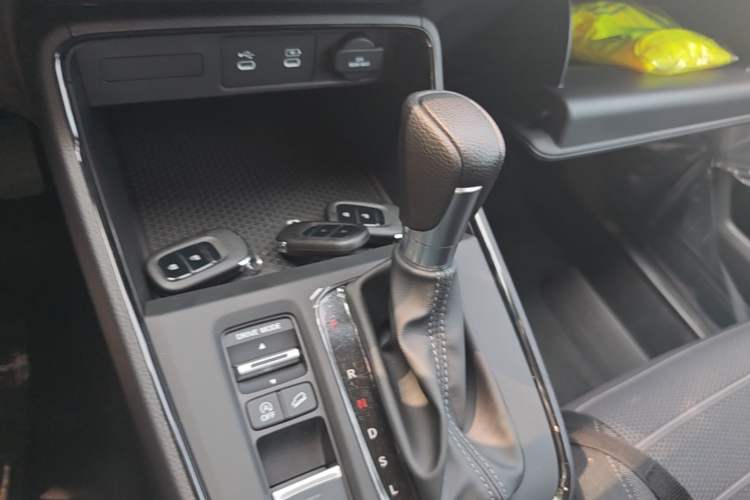 Used Honda CR-V 2026 Model—Global 30-Year Glory Edition 240TURBO Two-Wheel-Drive Dynamic Version Gear Lever
