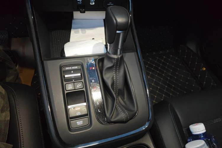 Used Honda CR-V 2026 Global 30th Anniversary Model 240TURBO Two-Wheel-Drive Fashion 5-Seater Edition Gear Lever