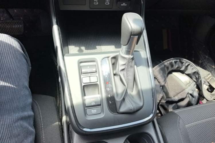 Used Honda CR-V 2026 Model—Global 30-Year Glory Edition 240TURBO Two-Wheel-Drive Dynamic Version Gear Lever