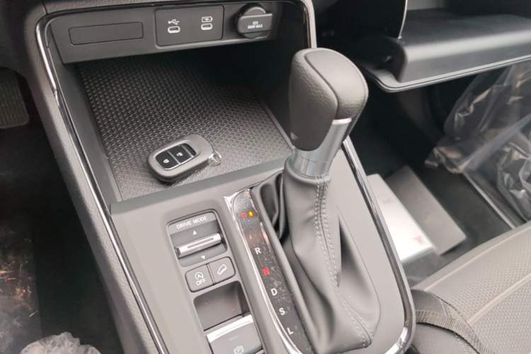 Used Honda CR-V 2026 Model—Global 30-Year Glory Edition 240TURBO Two-Wheel-Drive Dynamic Version Gear Lever
