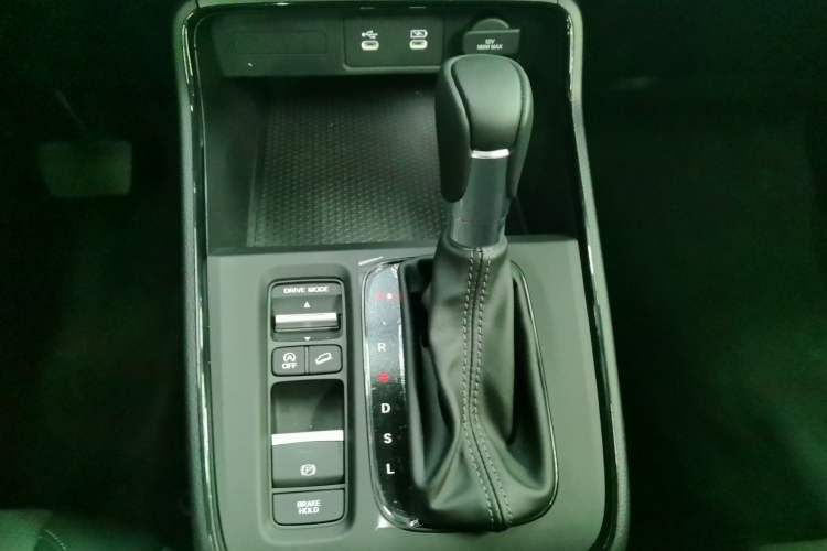 Used Honda CR-V 2026 Global 30th Anniversary Model 240TURBO Two-Wheel-Drive Fashion 5-Seater Edition Gear Lever