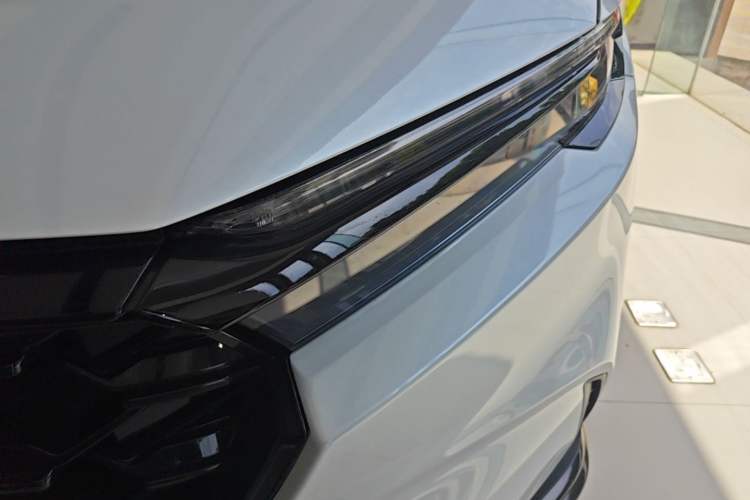 Used Honda CR-V 2026 Model—Global 30-Year Glory Edition 2.0L e:HEV Two-Wheel-Drive Smart Comfort Version Left Front Headlight