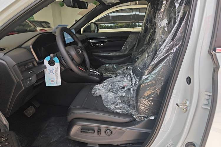 Used Honda CR-V 2026 Model—Global 30-Year Glory Edition 2.0L e:HEV Two-Wheel-Drive Smart Comfort Version Left Front Seat