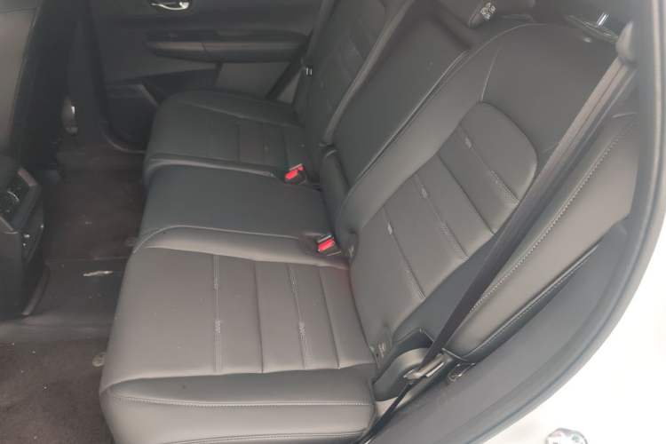 Used Honda CR-V 2026 Model—Global 30-Year Glory Edition 2.0L e:HEV Two-Wheel-Drive Smart Enjoyment Version Left Rear Seat