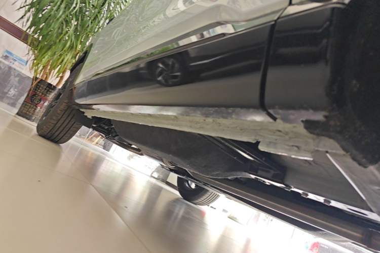 Used Honda CR-V 2026 Model—Global 30-Year Glory Edition 2.0L e:HEV Two-Wheel-Drive Smart Comfort Version Right Side Sill