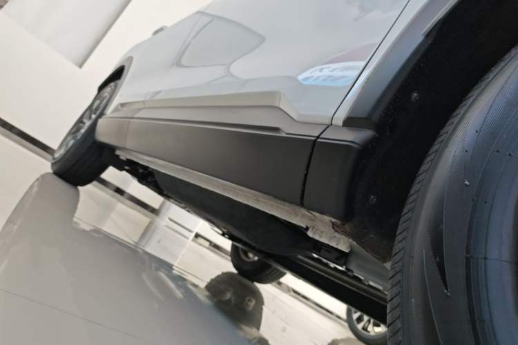 Used Honda CR-V 2026 Model—Global 30-Year Glory Edition 240TURBO Two-Wheel-Drive Dynamic Version Right Side Sill