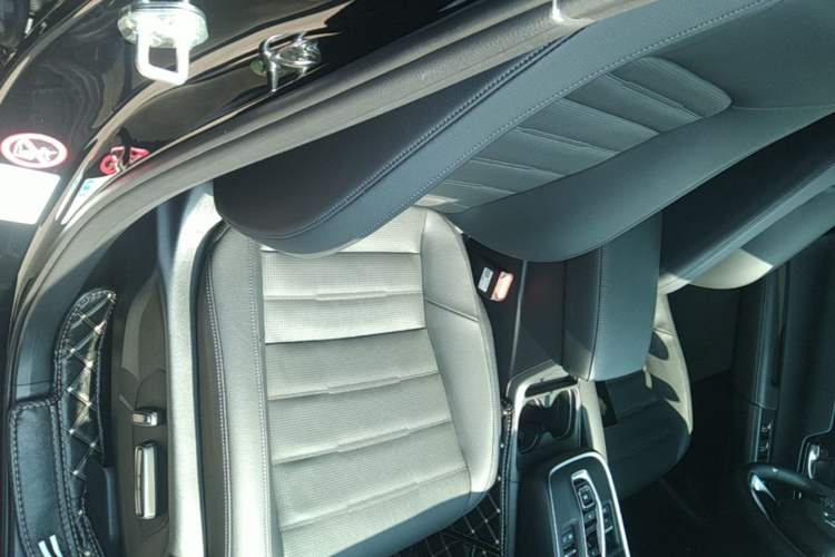 Used Honda CR-V New Energy 2023 2.0L ePHEV Luxury Edition Right Front Seat