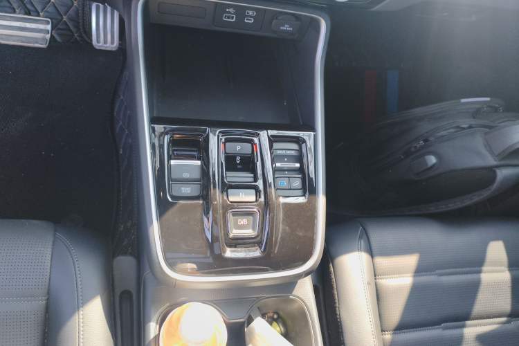 Used Honda CR-V New Energy 2023 2.0L ePHEV Luxury Edition Gear Lever