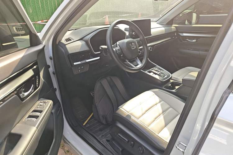 Used Honda CR-V New Energy 2023 2.0L ePHEV Flagship Edition Interior 3