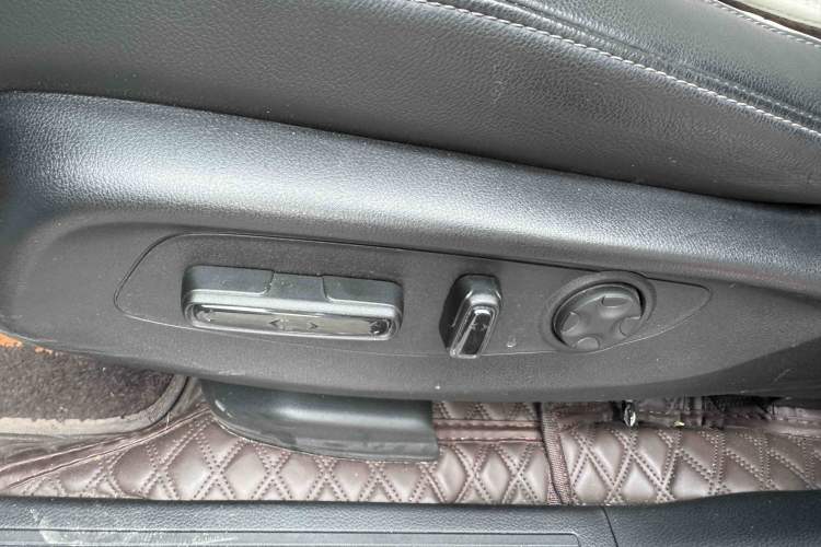 Used Honda CR-V New Energy 2023 2.0L ePHEV Flagship Edition Interior 5